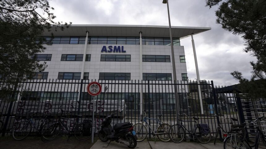 지정학적 요인이 강력한 실적을 가리면서 ASML 주가 폭락