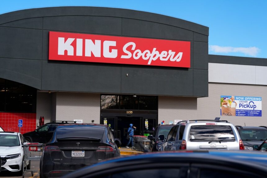 King Soopers 모회사, 난항을 겪고 있는 슈퍼마켓 합병을 놓고 연방거래위원회를 고소