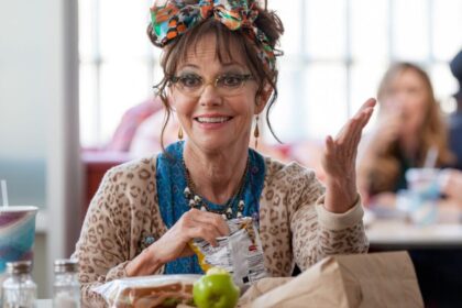 주목할 만한 밝은 생물: Sally Field가 Netflix 영화 주연을 맡을 것이라는 논의 중