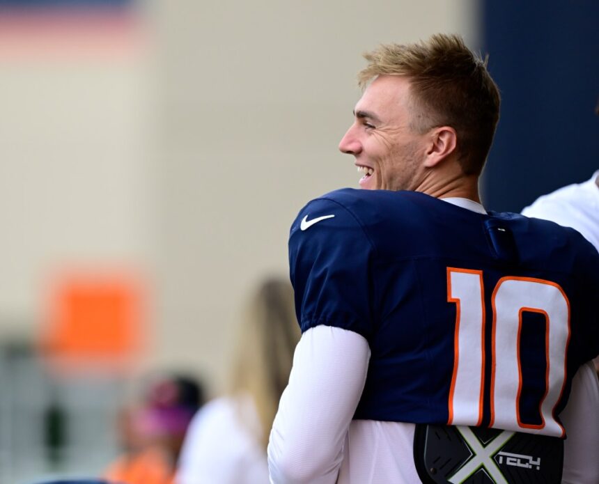 오렌지와 유명인의 라이프스타일: Denver Broncos의 홈을 살펴보세요