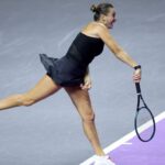 아리나 사발렌카(Aryna Sabalenka)가 자스민 파올리니(Jasmine Paolini)를 꺾고 WTA 결승 4강 진출