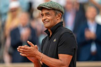 전 슬램 챔피언 야닉 노아(Yannick Noah)가 프랑스에서 장애인 테니스 선수로 출전합니다