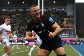 Saracens는 Earl Stars로서 5번의 시도로 Exeter를 상대로 승리를 거두었습니다.