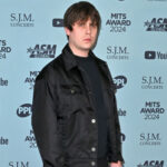 Jake Bugg는 자신의 쇼에서 팬들이 휴대폰을 사용하는 것을 신경 쓰지 않습니다.