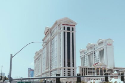 Caesars Palace의 바카날 뷔페는 계속됩니다