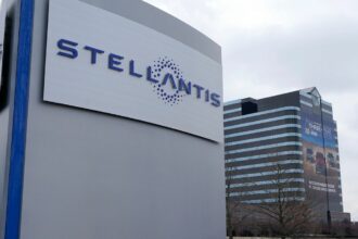 이탈리아 부총리는 Stellantis 문제에 대해 Agnelli 가족을 비난합니다.